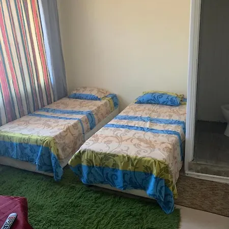 Guest house Кипарисите *